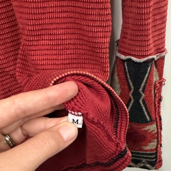 Able Women's Burgundy Long Sleeve Top with Patterned Cuffs M - Picture 4 of 5